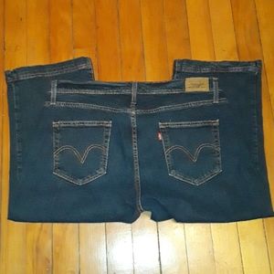 Levi Strauss & Co Curvy Capri 529